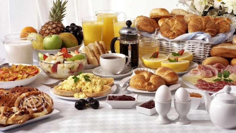 Descubra 5 receitas de café da manhã proteico que ficam prontas em 10 minutos! Opções deliciosas e nutritivas para começar o dia com energia.