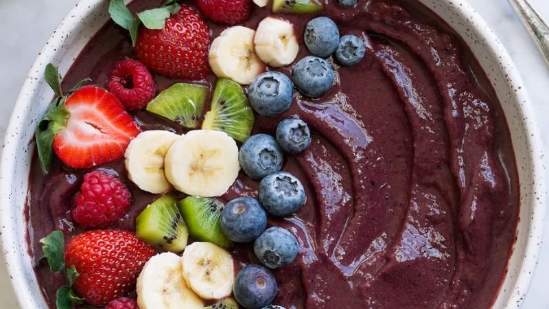 A Melhor Maneira de Fazer Smoothie Bowls Simples e Fáceis: 6 Receitas Rápidas e Nutritivas para um Café da Manhã (ou Lanche!) Incrível
